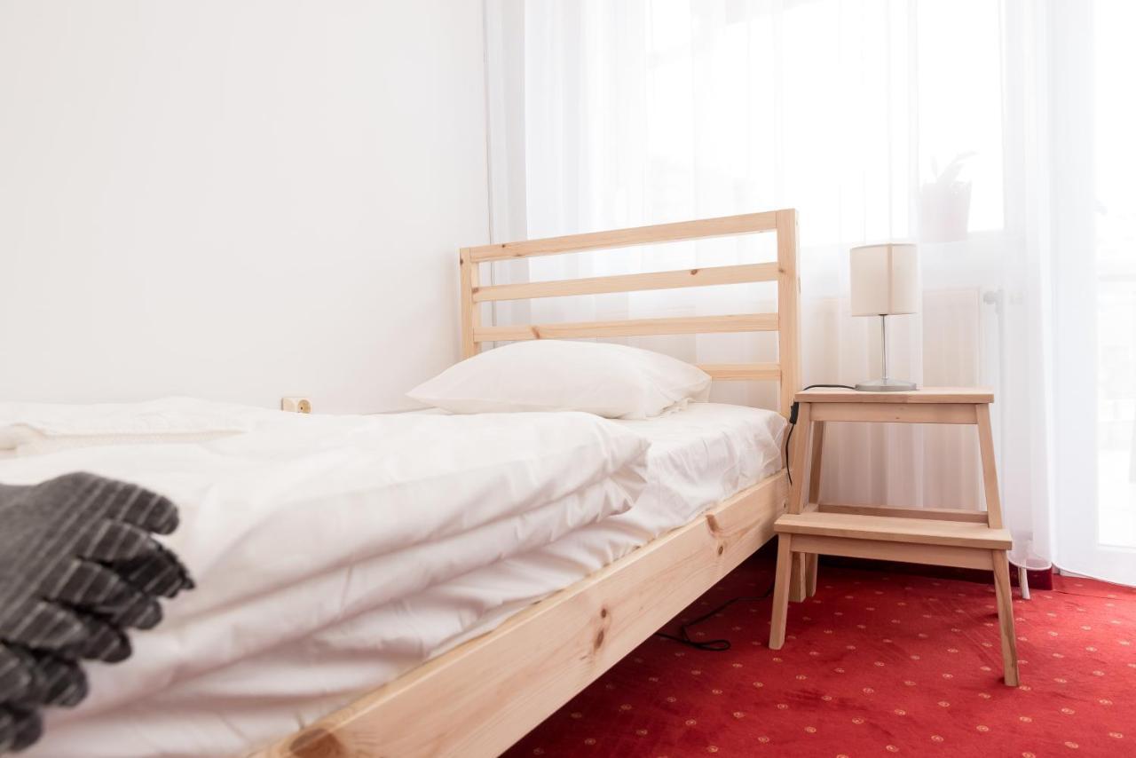 Lara Hotel Rooms Oradea Exterior foto