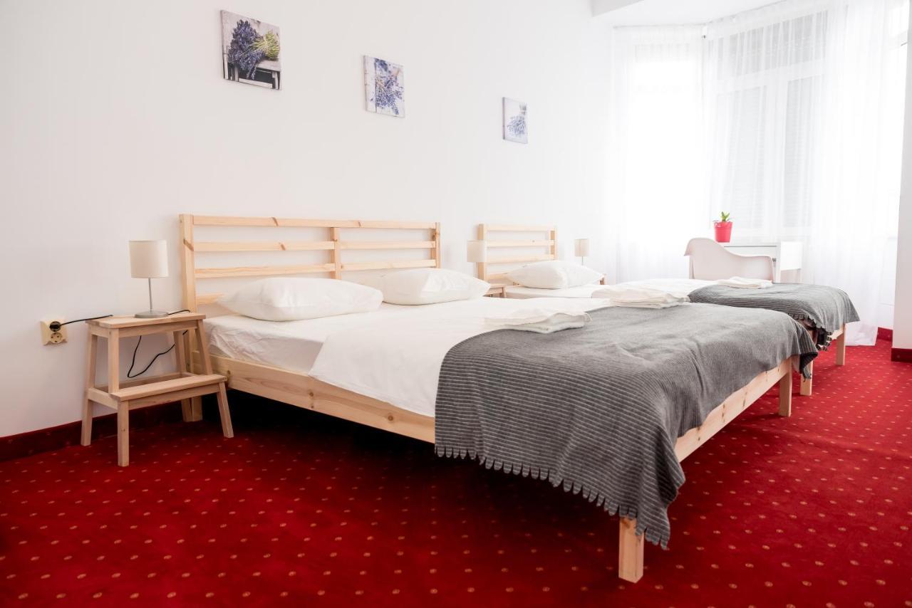Lara Hotel Rooms Oradea Exterior foto